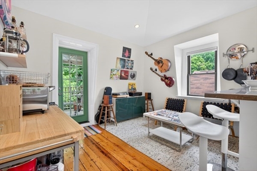 113 Chestnut Ave, Apt 3