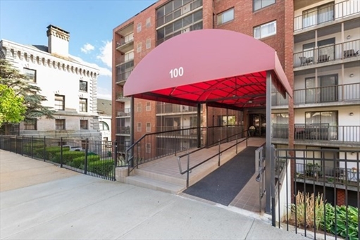 100 High St, Apt 702