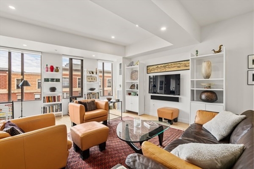 1313 Washington St, Apt 608