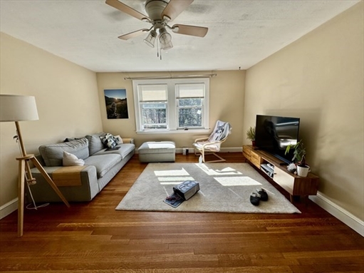 4907 Washington St, Apt 3R