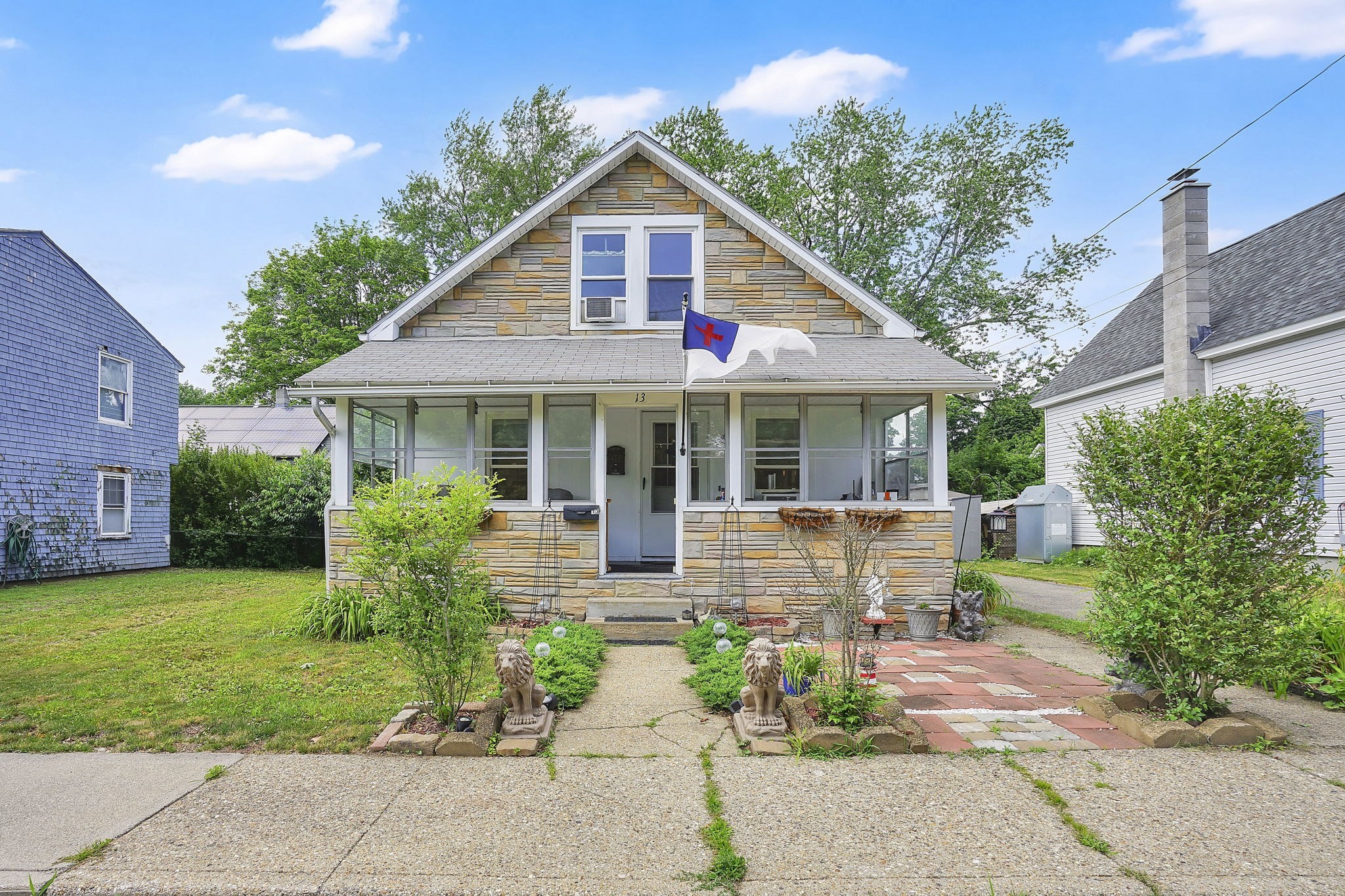 13 Orchard St, Palmer, MA 01069