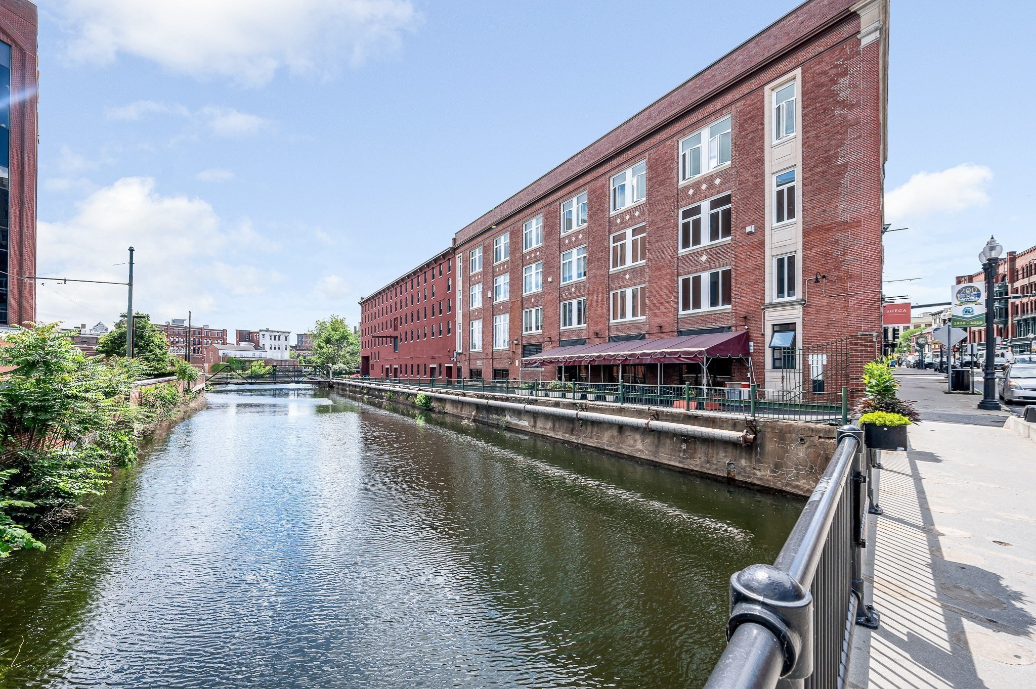 15 Kearney Sq Unit 201, Lowell, MA 01852