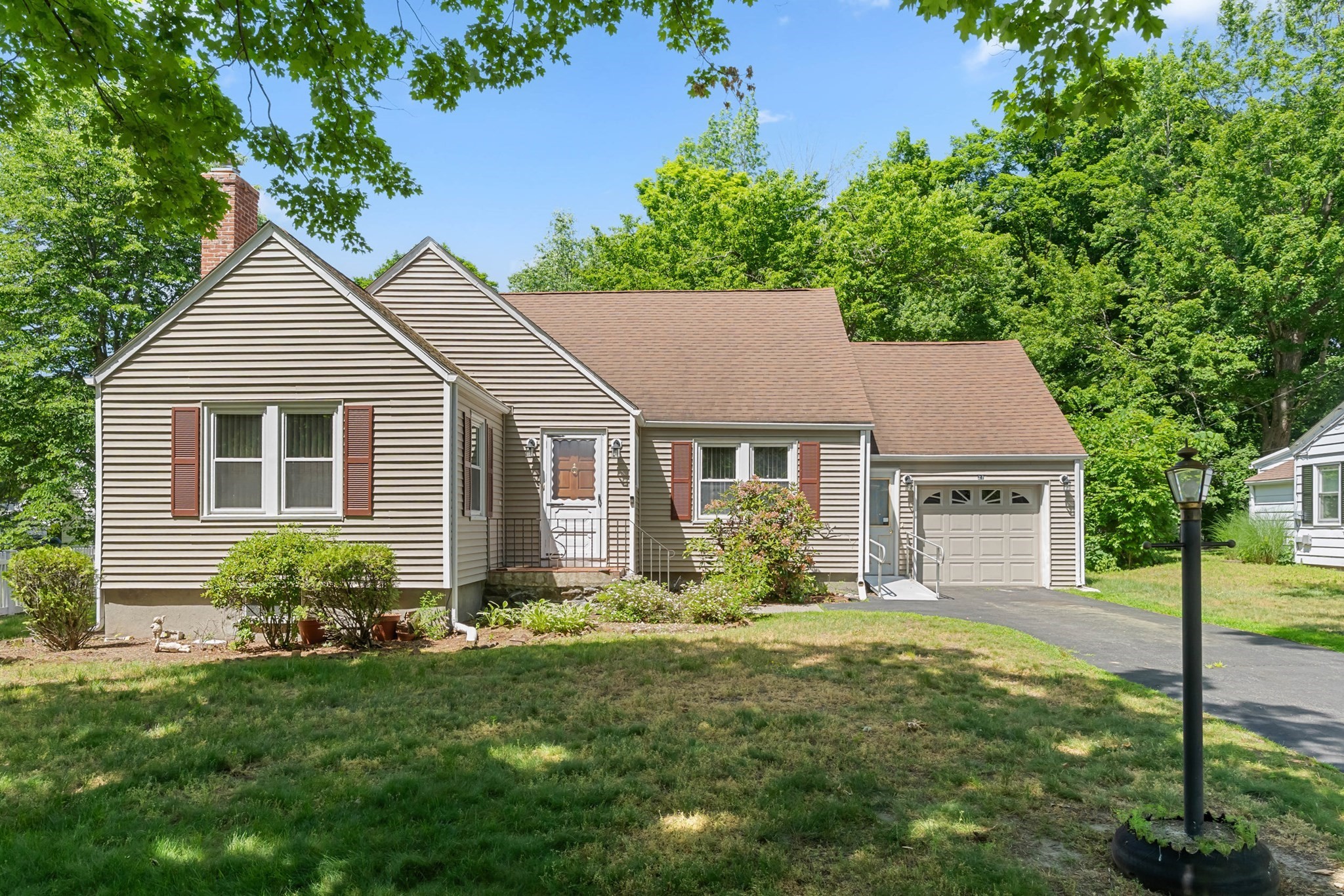 27 Kinnicutt Rd, Worcester, MA 01602