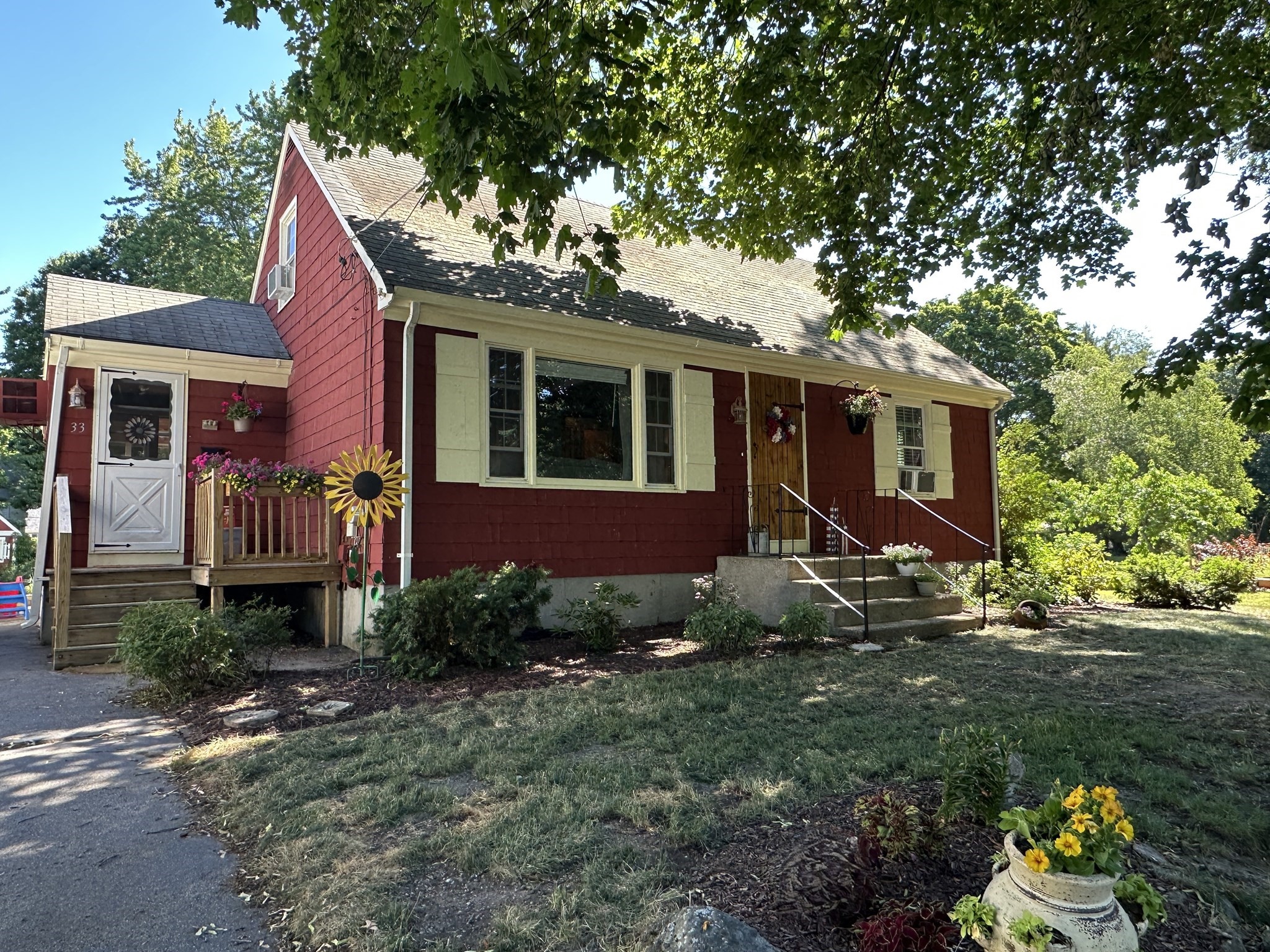 33 Charles St, North Attleboro, MA 02760