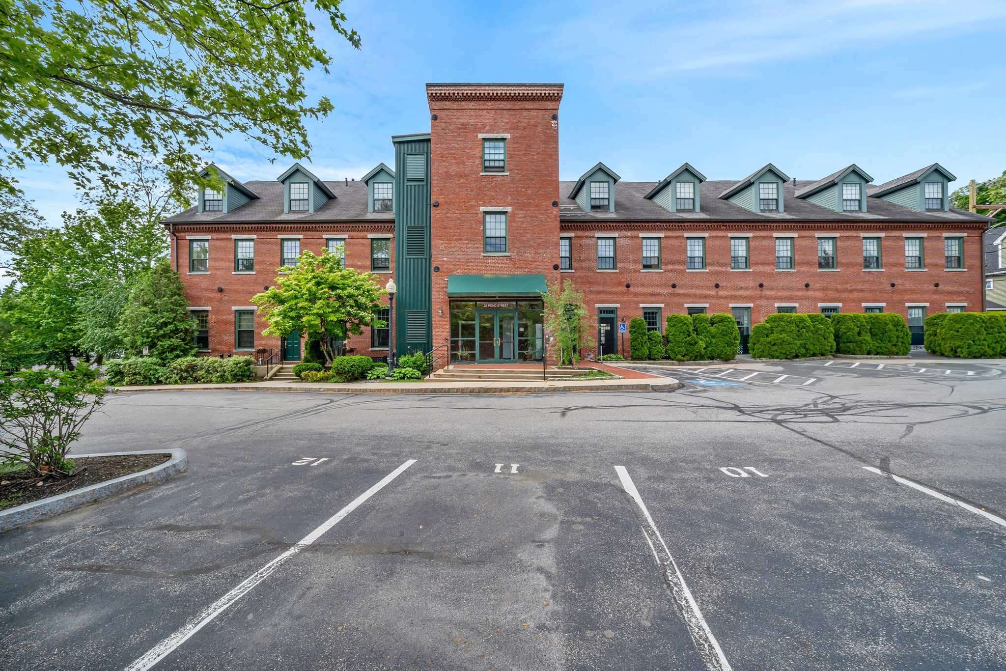 25 Pond St Unit 203, Amesbury, MA 01913