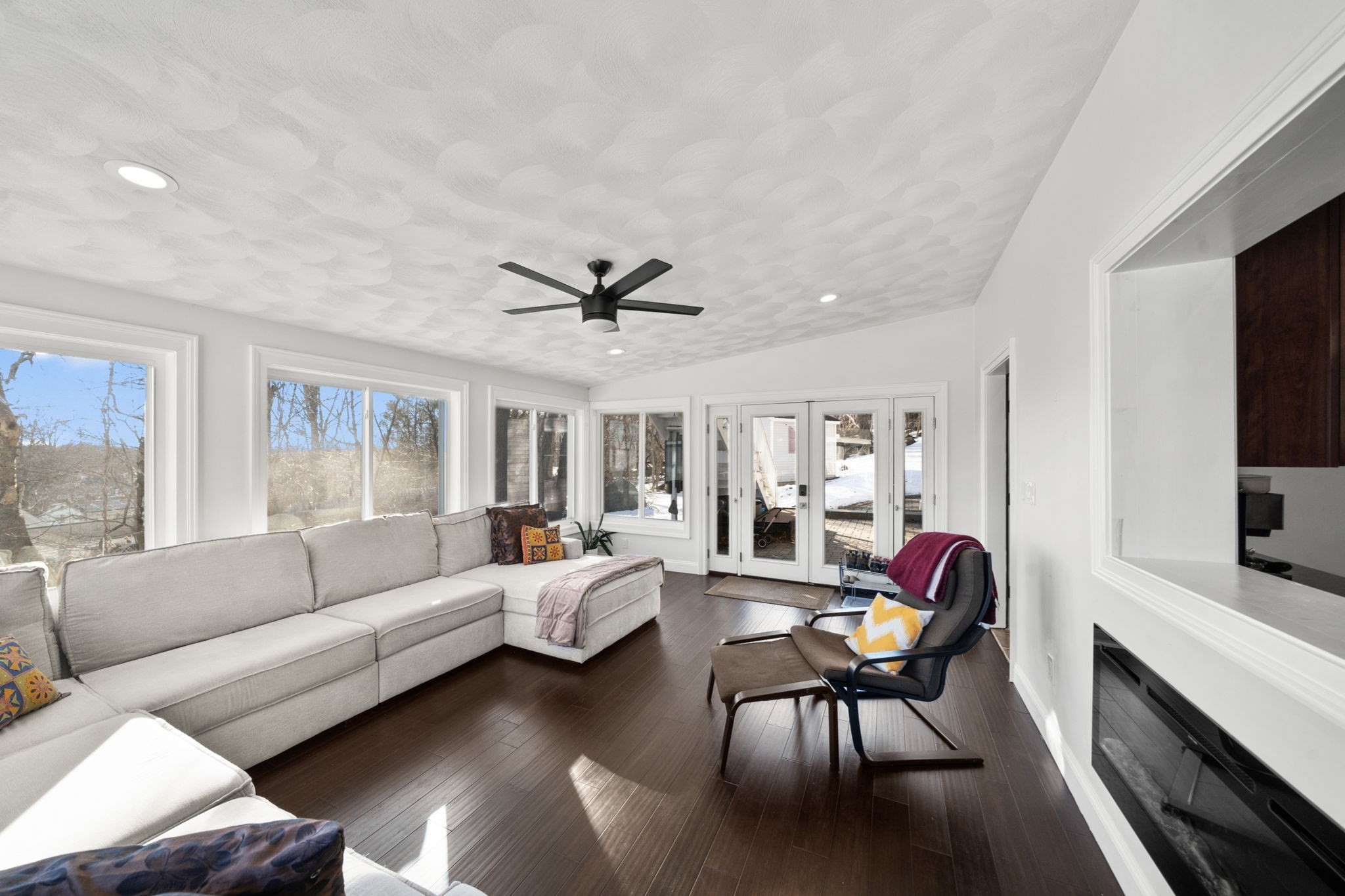 6 Fairlawn Road, Burlington, MA 01803