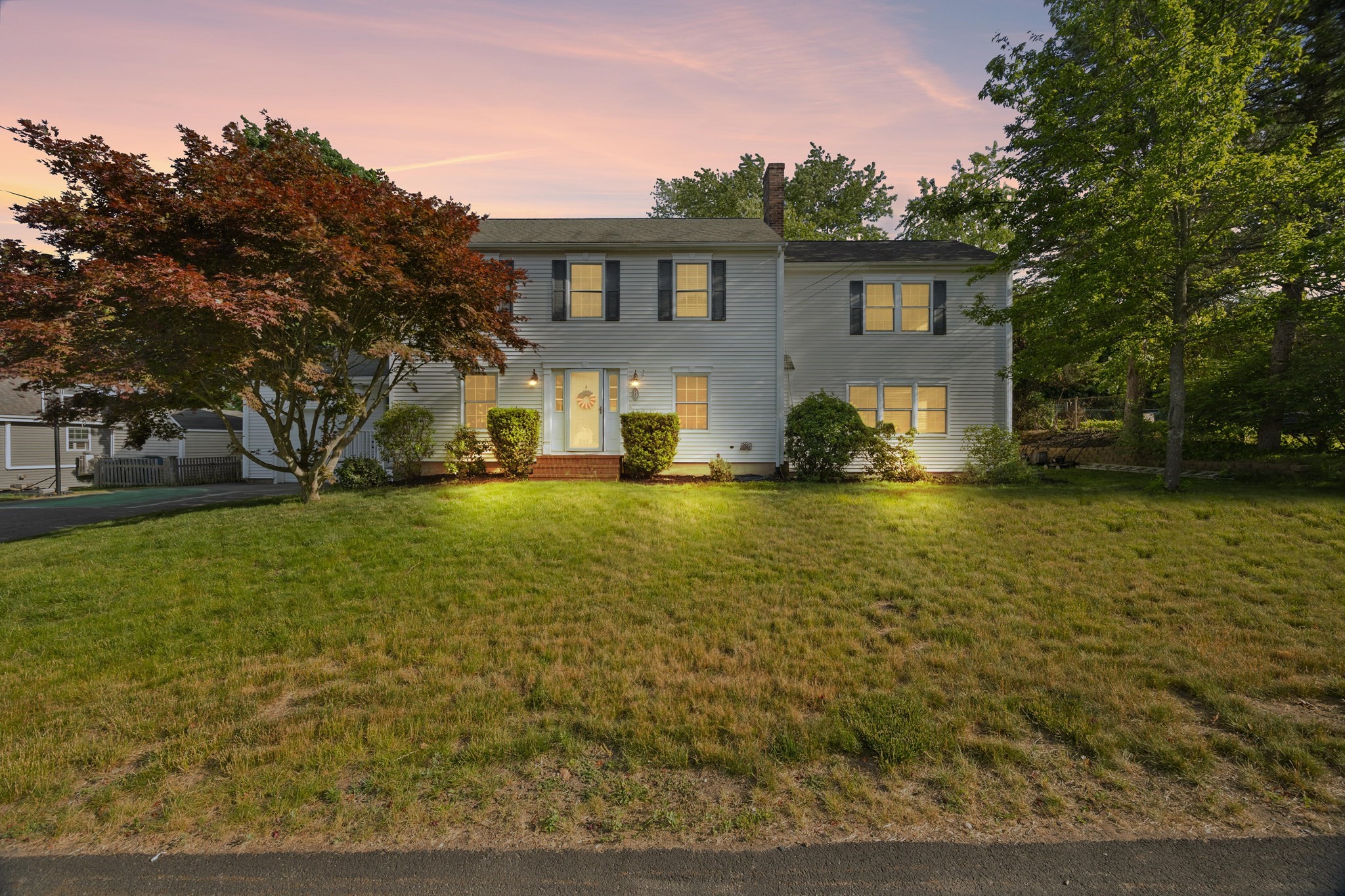 8 Robinwood Dr, Canton, MA 02021