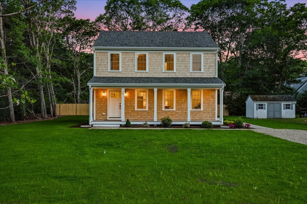 41 Avalon Dr, Falmouth, MA 02536