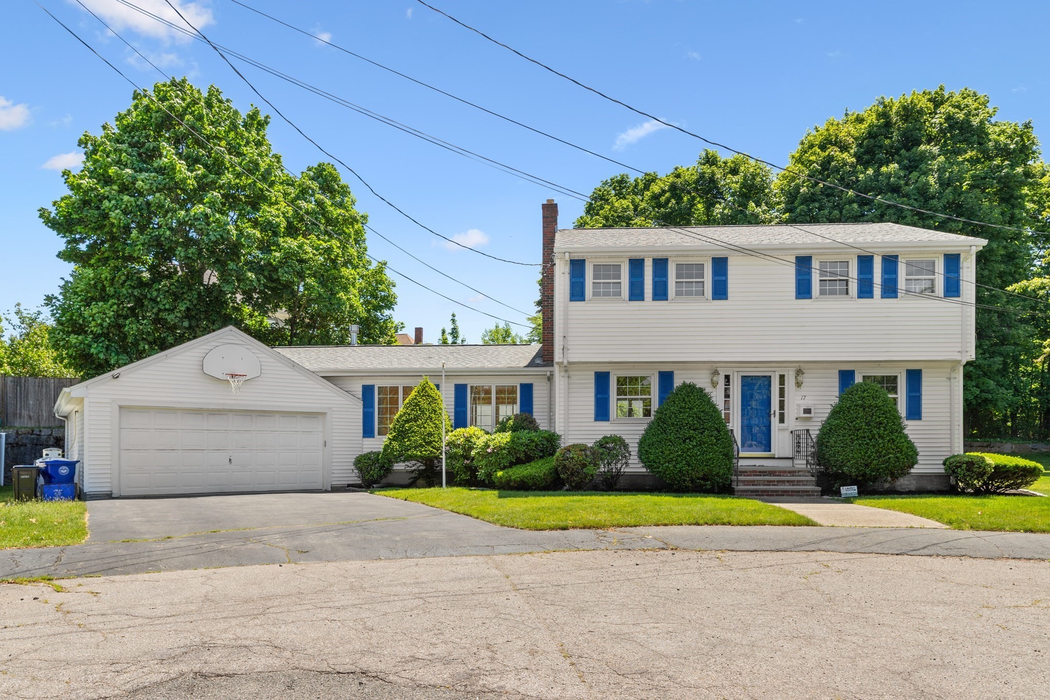 17 Duggan Ln, Milton, MA 02186