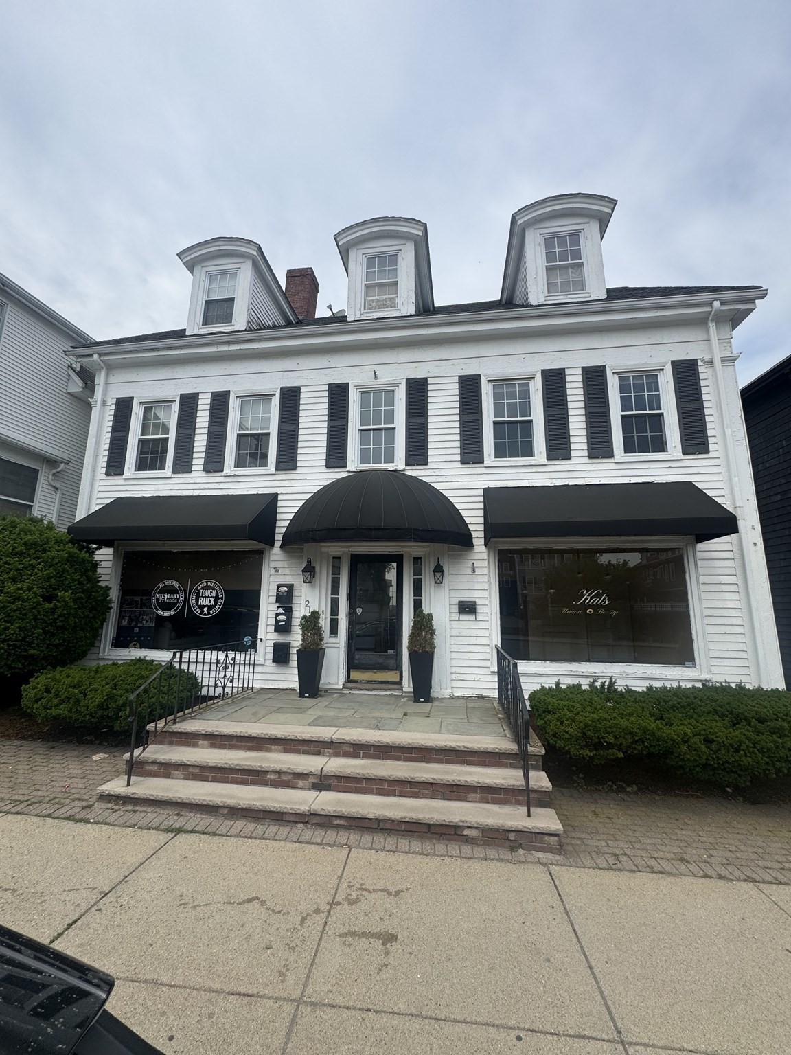212 Humphrey St, Swampscott, MA 01907