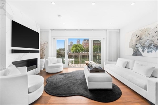 15 Union Wharf, Apt 15
