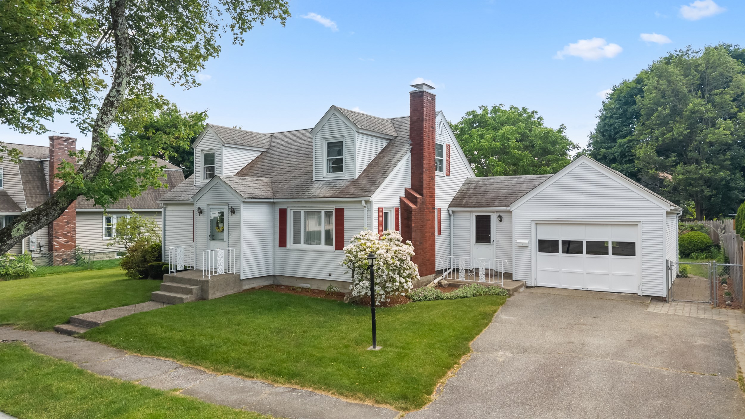 43 Rowena St, Worcester, MA 01606