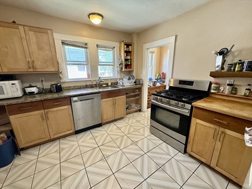 41 Westford St, Apt 2