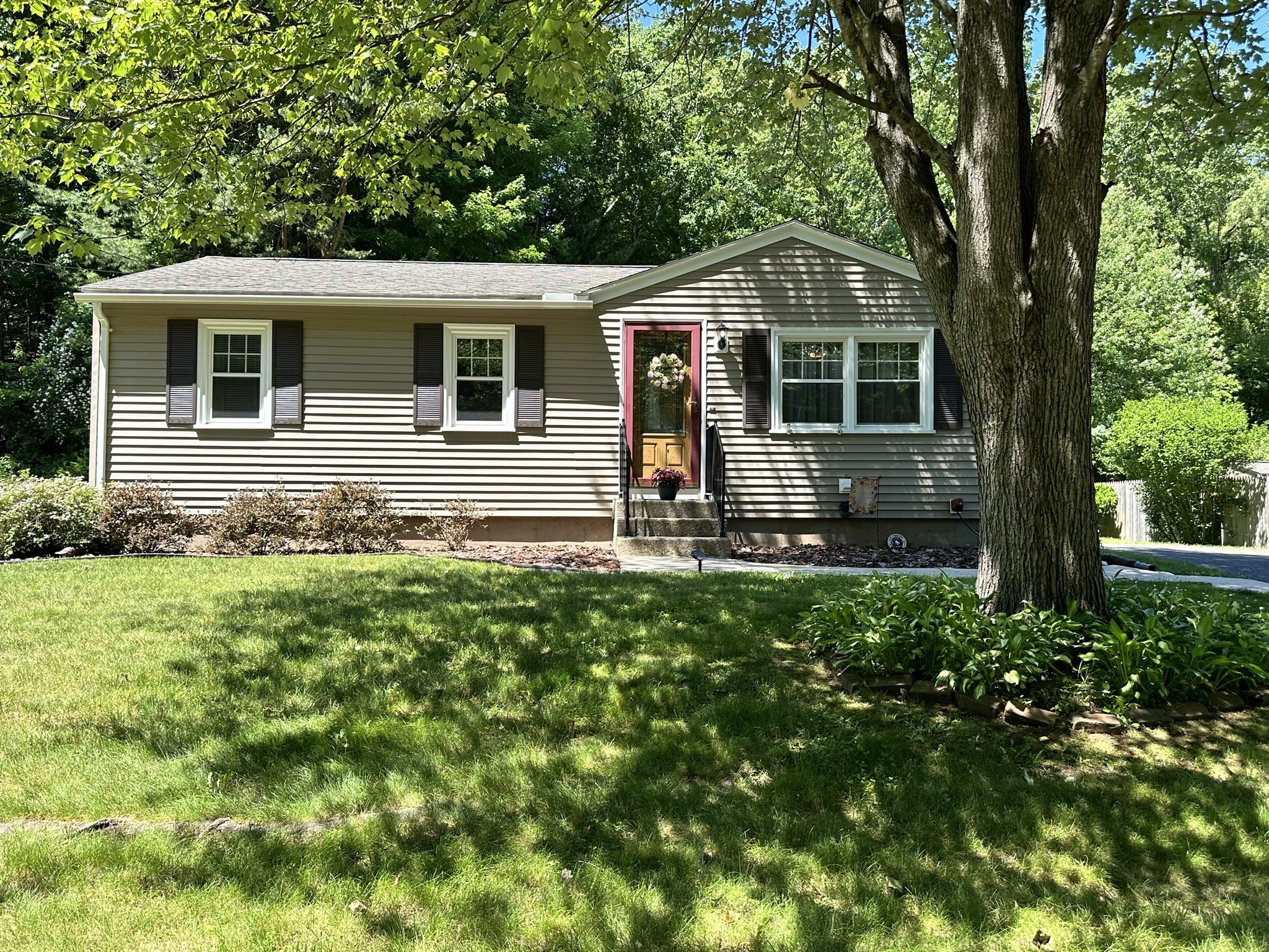 170 Treetop Ave, Springfield, MA 01118
