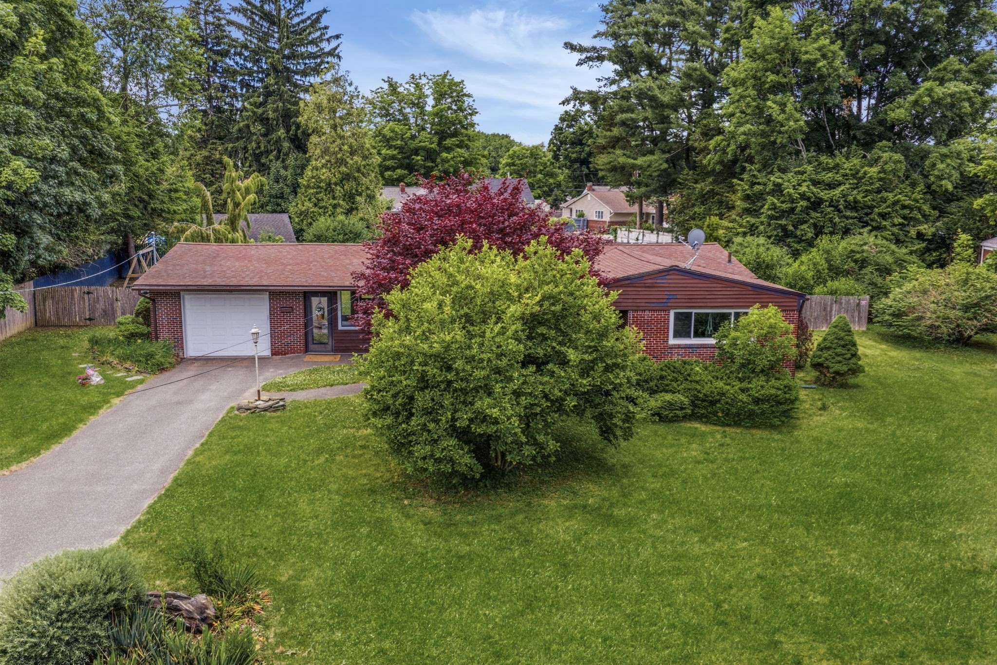 6 Valley Ln, Easthampton, MA 01027