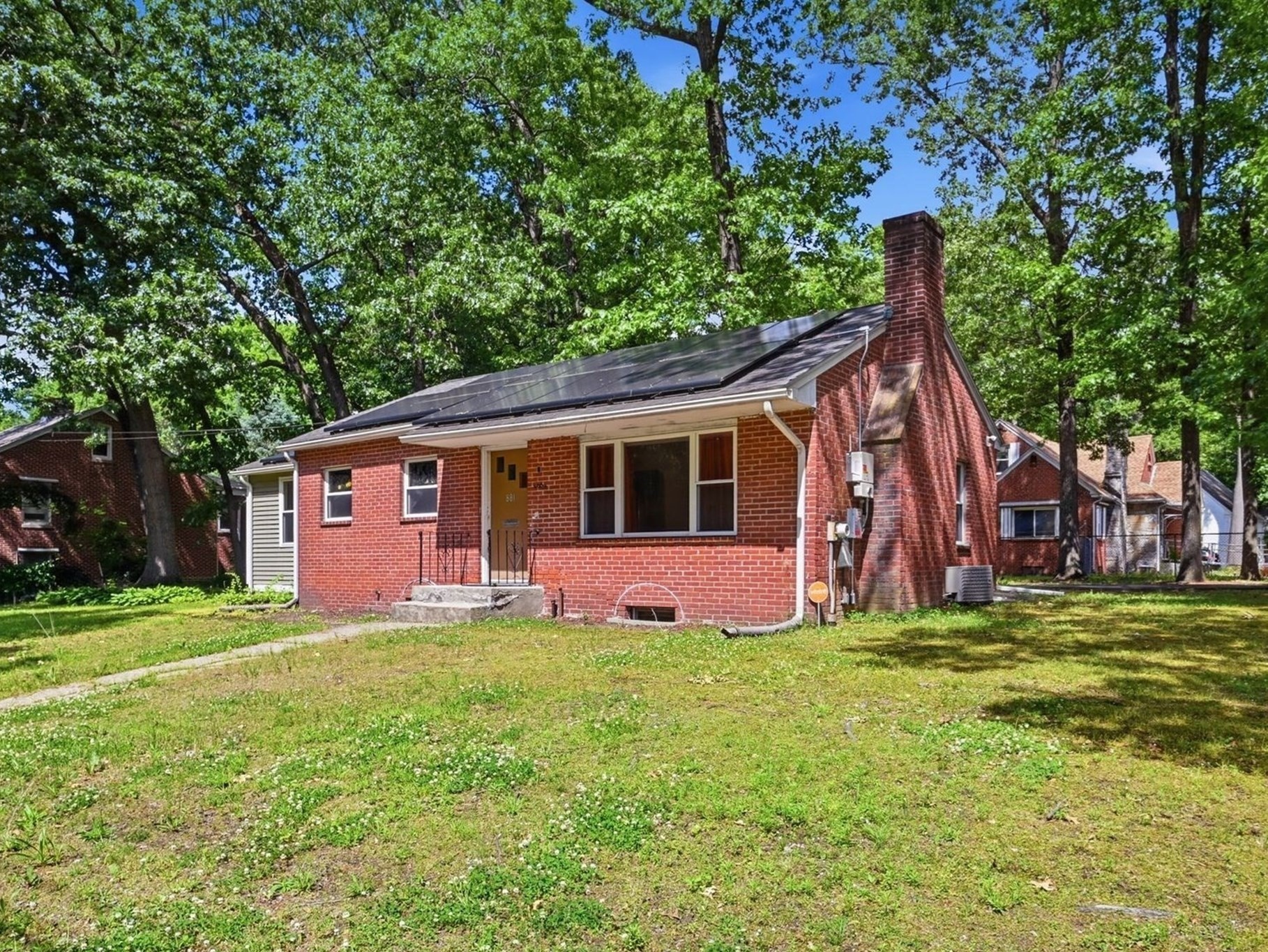 881 Roosevelt Ave, Springfield, MA 01109