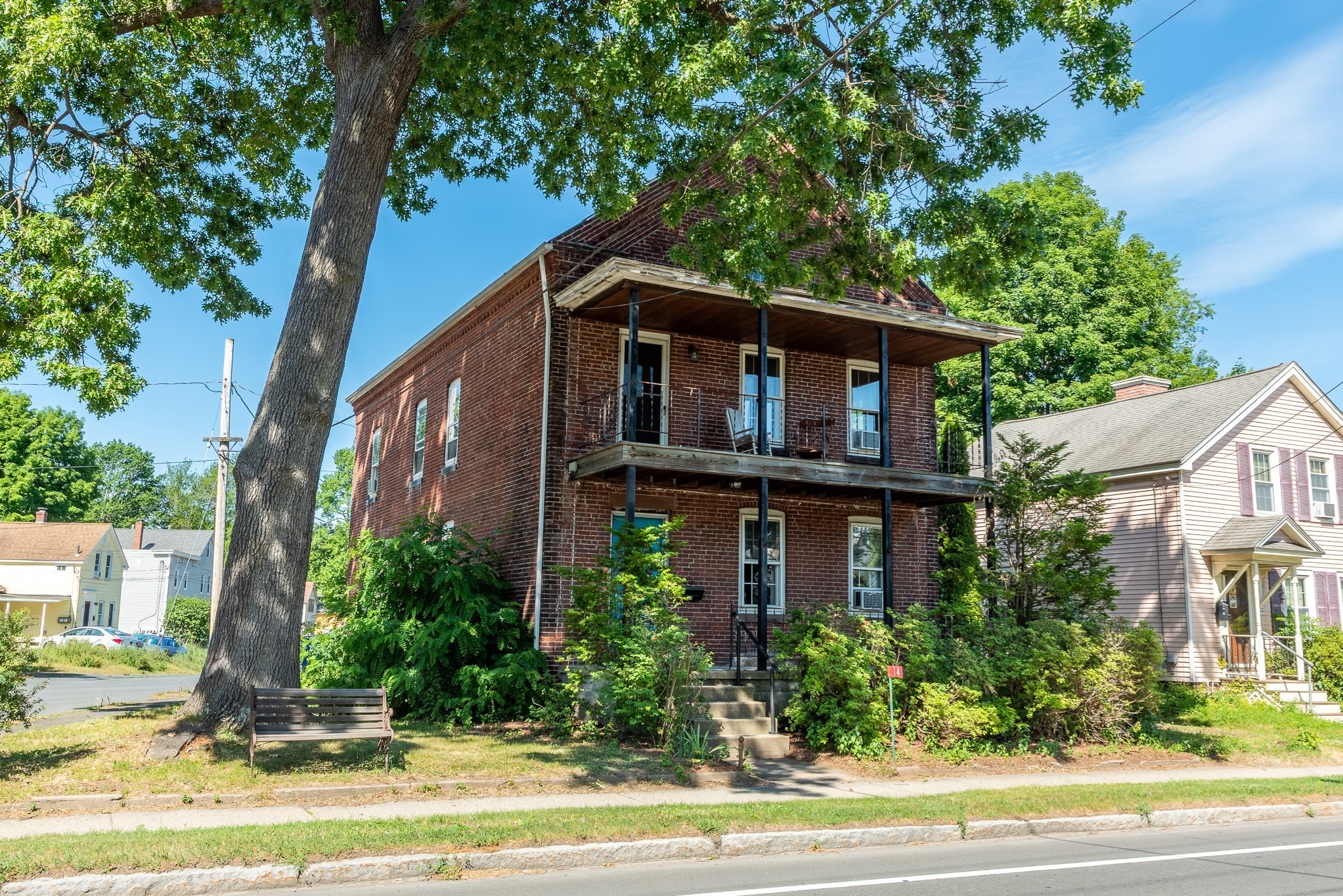 14 Holyoke St, Easthampton, MA 01027