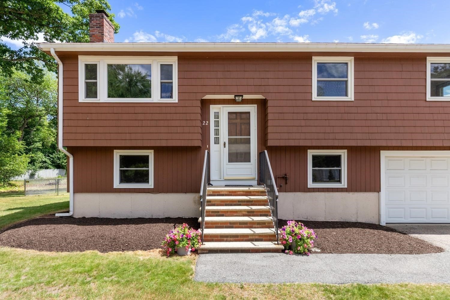 22 Susan Ave, Burlington, MA 01803