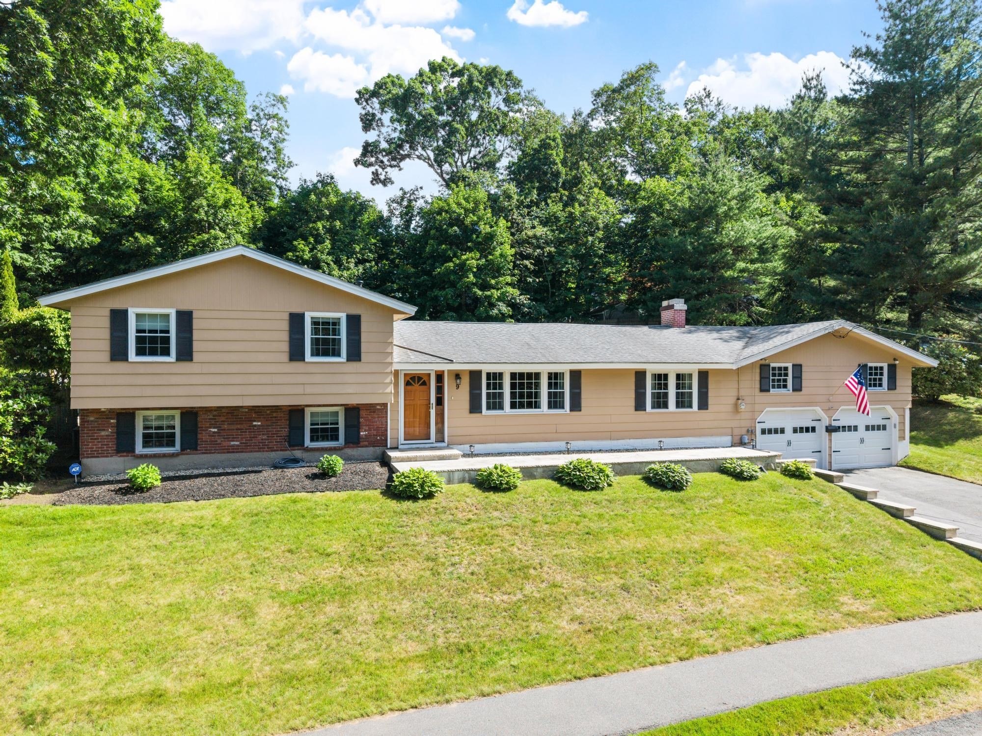 9 Brookbridge Rd, Peabody, MA 01960