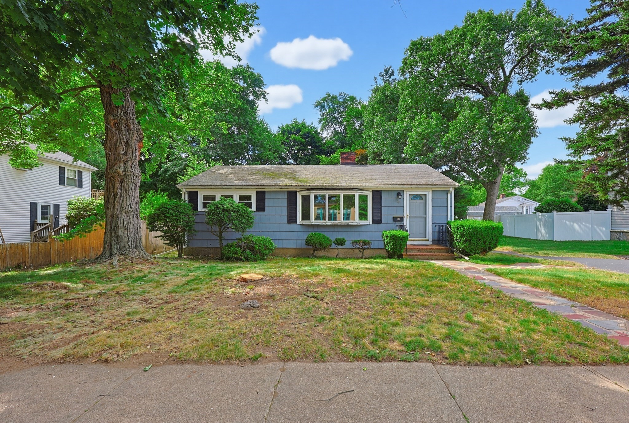 10 Magnolia Ter, Stoneham, MA 02180