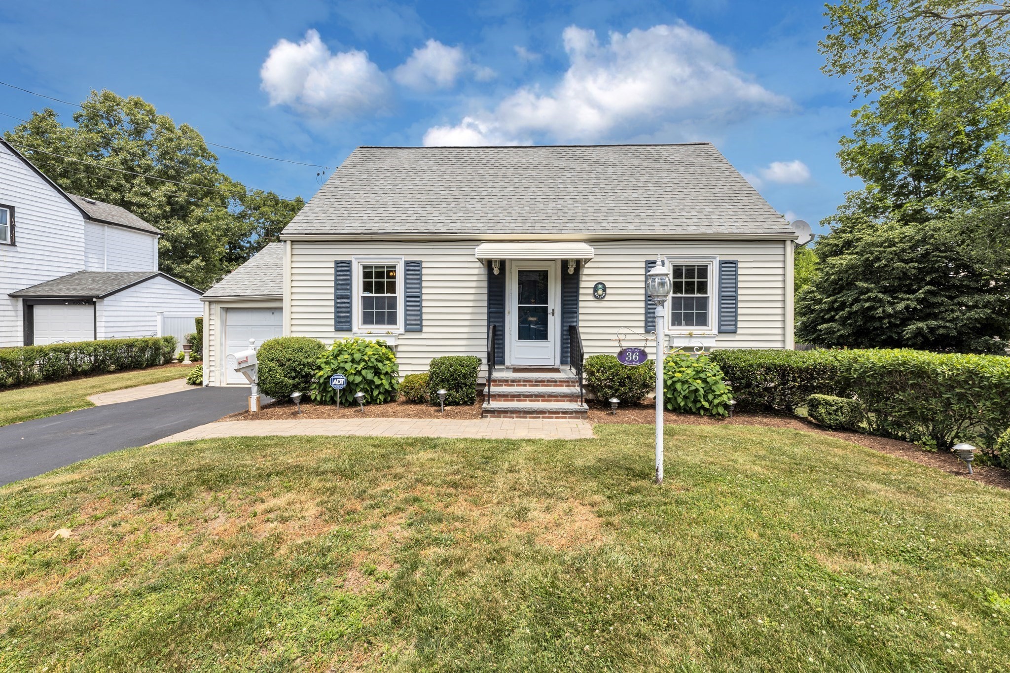 36 Bonad Rd, Boston - West Roxbury, MA 02132