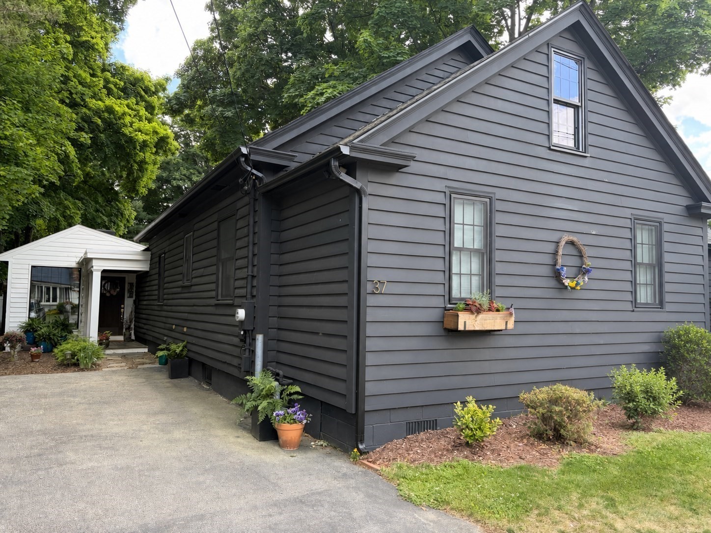 37 Moulton St, Newburyport, MA 01950