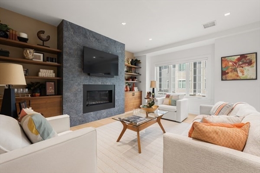 21 Crowninshield Rd, Apt 21