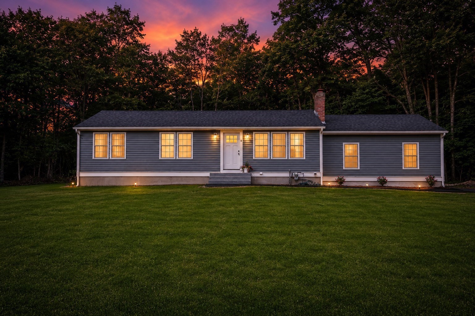 8 Galloway Rd, Chelmsford, MA 01824