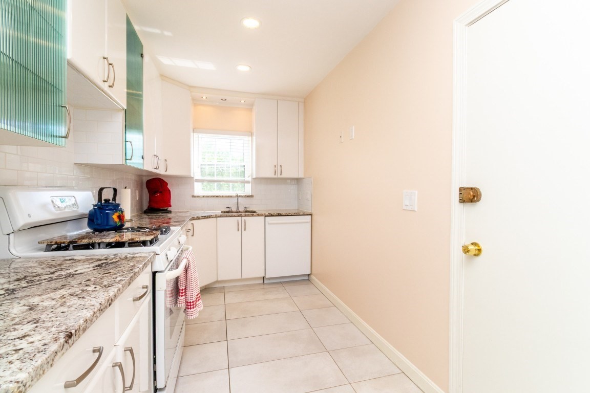 26 Lake Shore Ct Unit 1, Brighton, Boston, MA 02135 - Image 2
