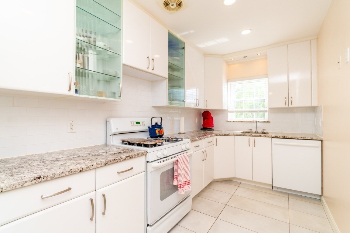 26 Lake Shore Ct Unit 1, Brighton, Boston, MA 02135 - Image 3