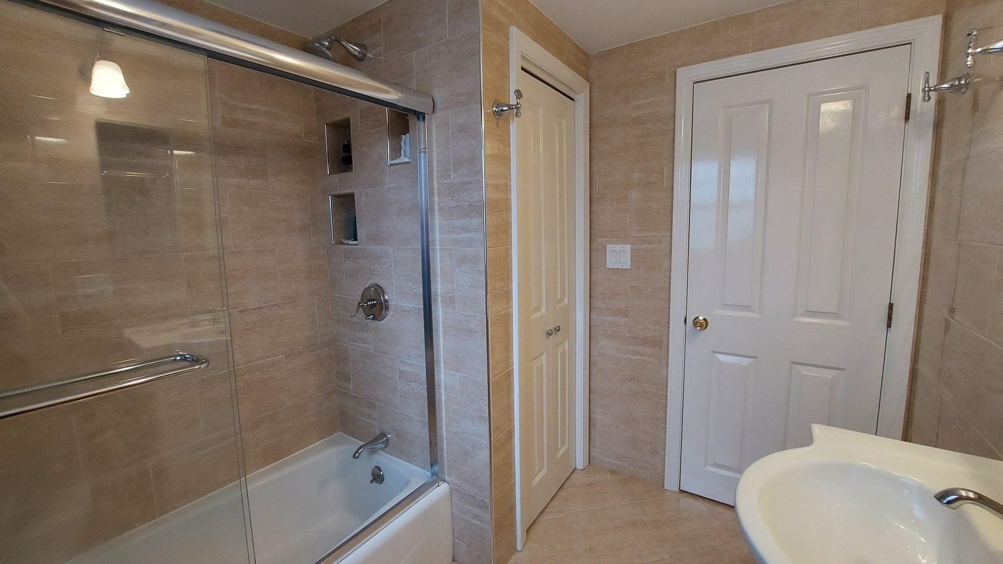 26 Lake Shore Ct Unit 1, Brighton, Boston, MA 02135 - Image 22
