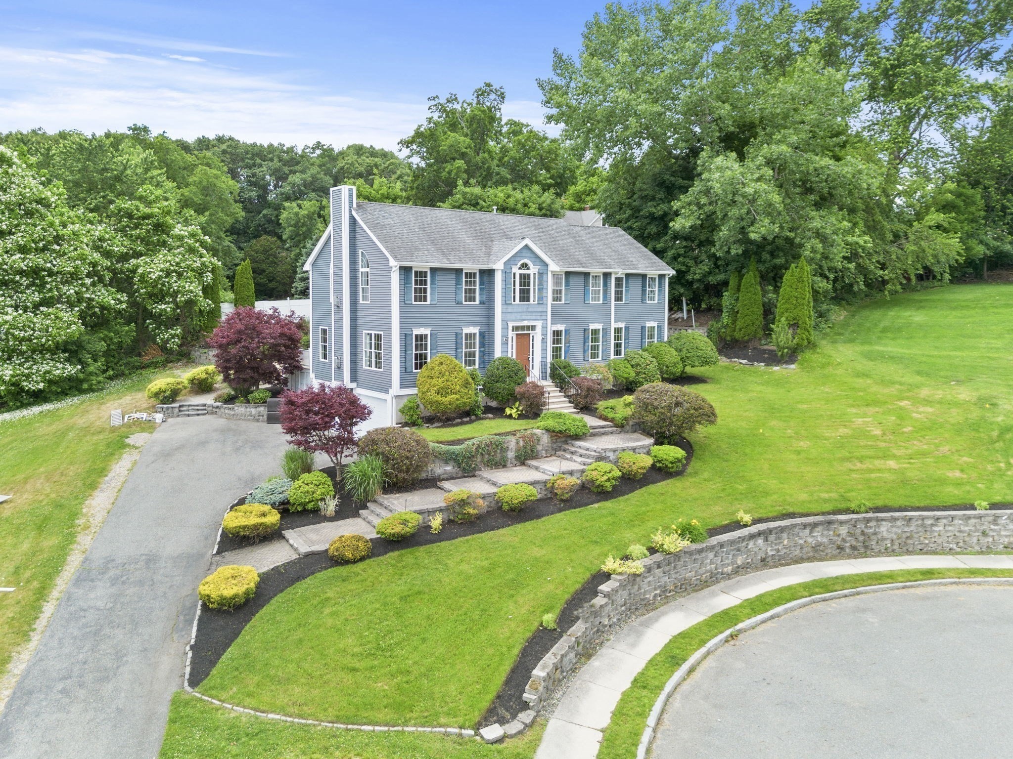 8 Woods Hill Cir, Woburn, MA 01801