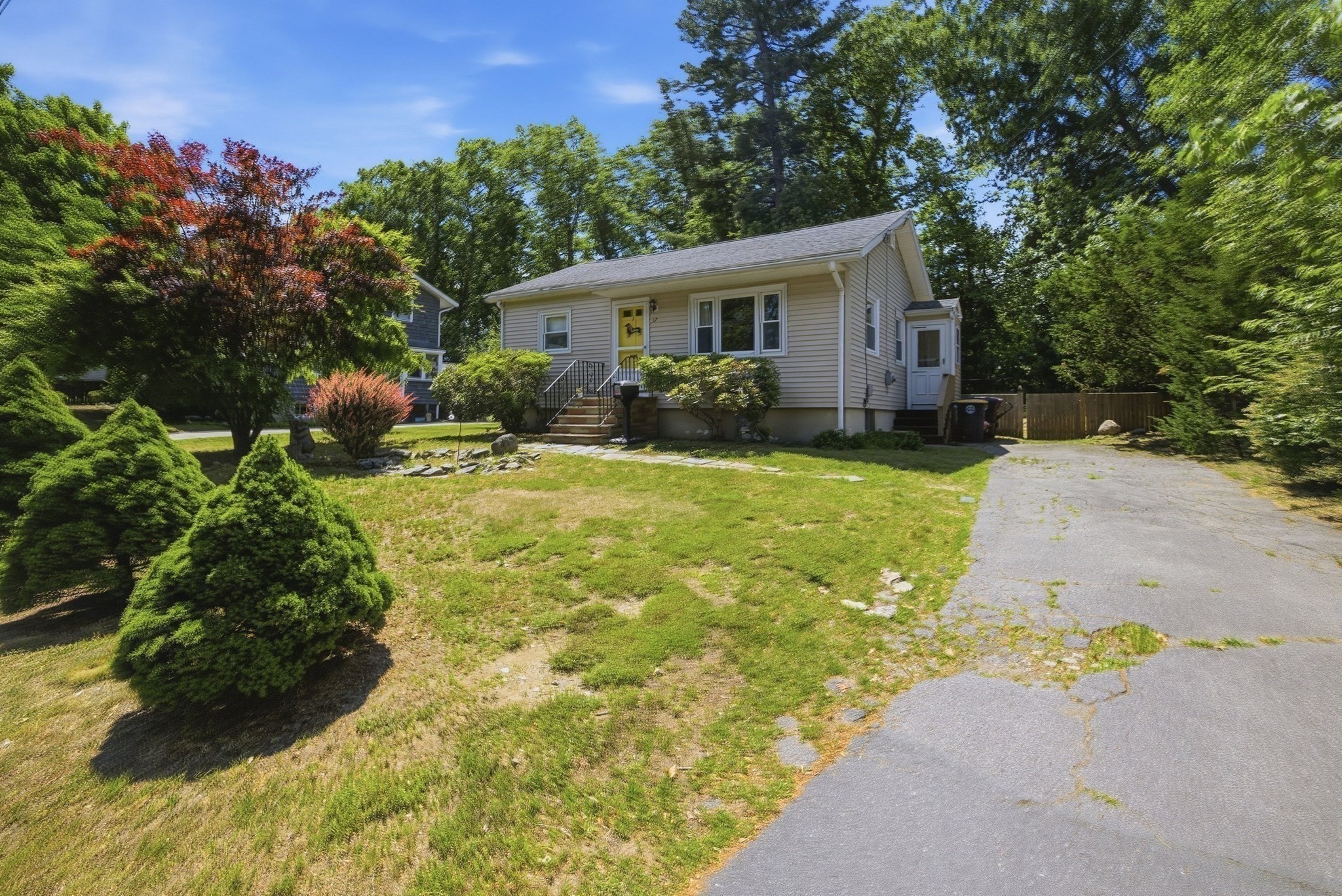 37 Courier St, Weymouth, MA 02190