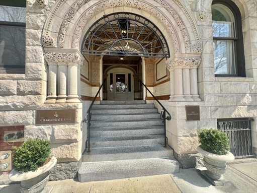 4 Charlesgate East, Apt 402