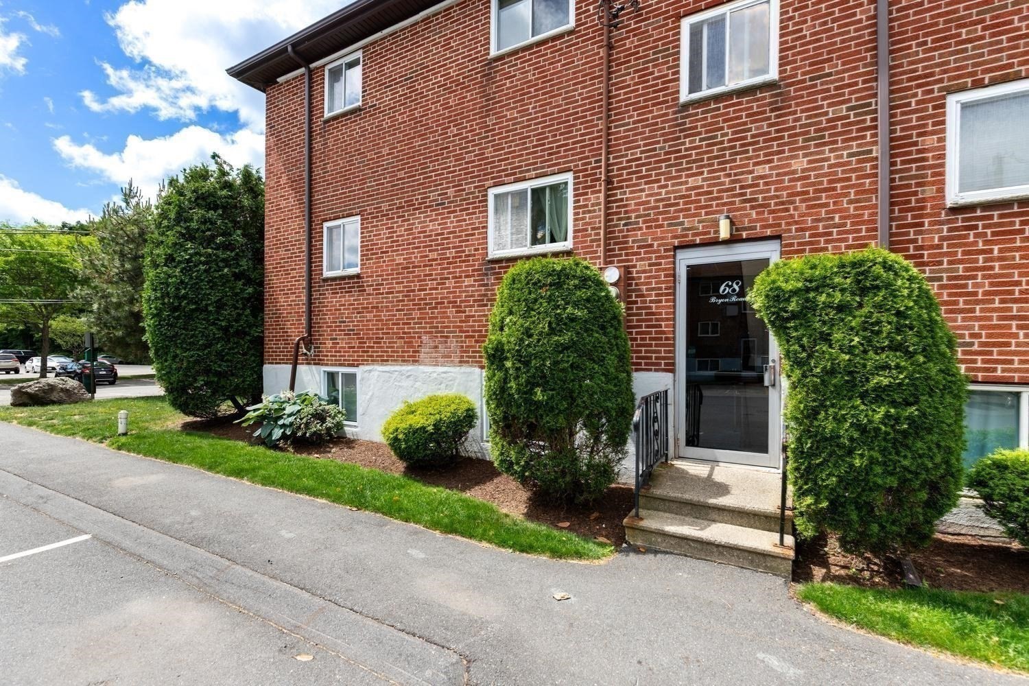 68 Byron Rd. Unit 5, West Roxbury, Boston, MA 02467