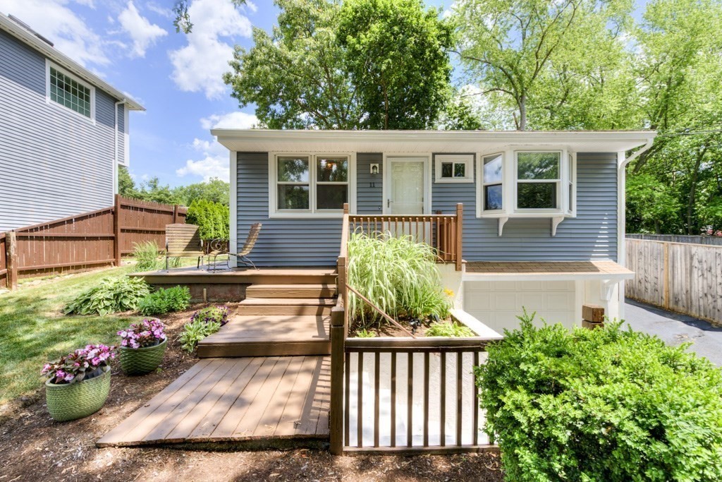 11 Liberty Dr, Shrewsbury, MA 01545