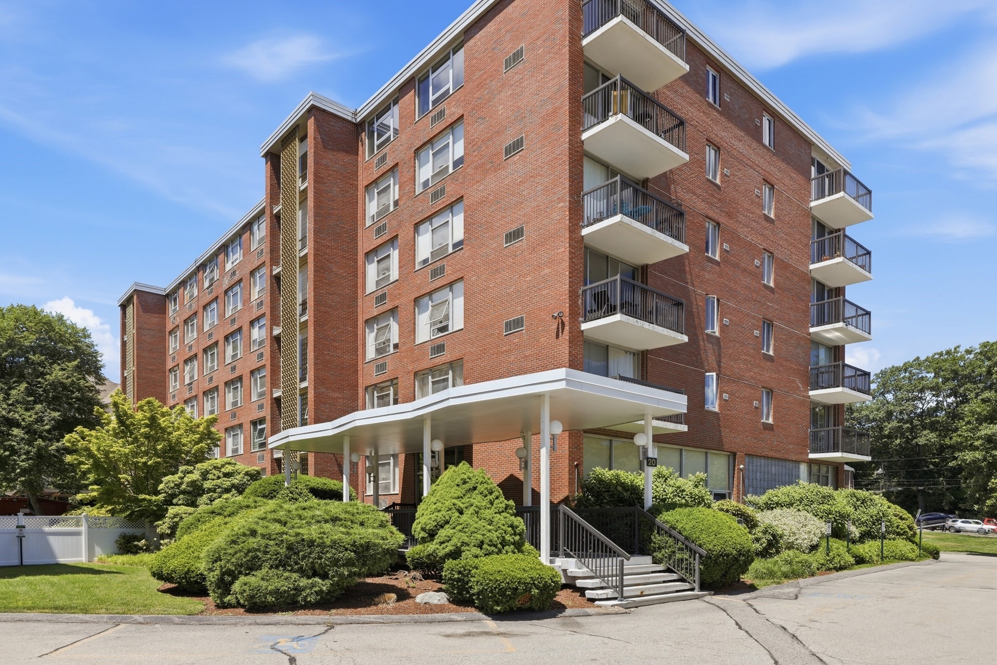 20 Hammond Pond Pkway Unit 201, Newton, MA 02467