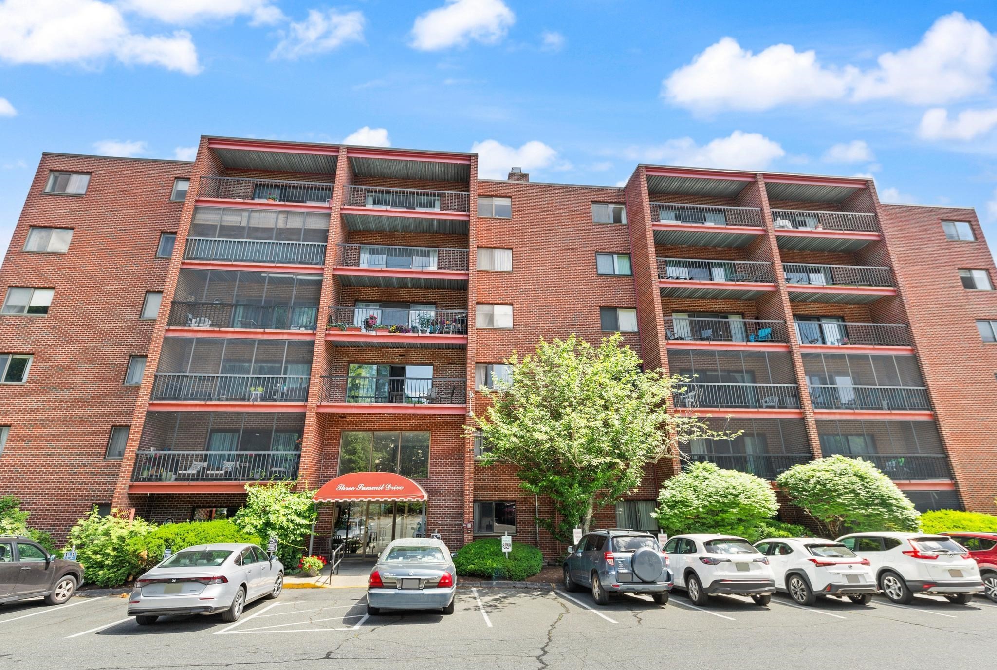 3 Summit Drive Unit 17, Reading, MA 01867