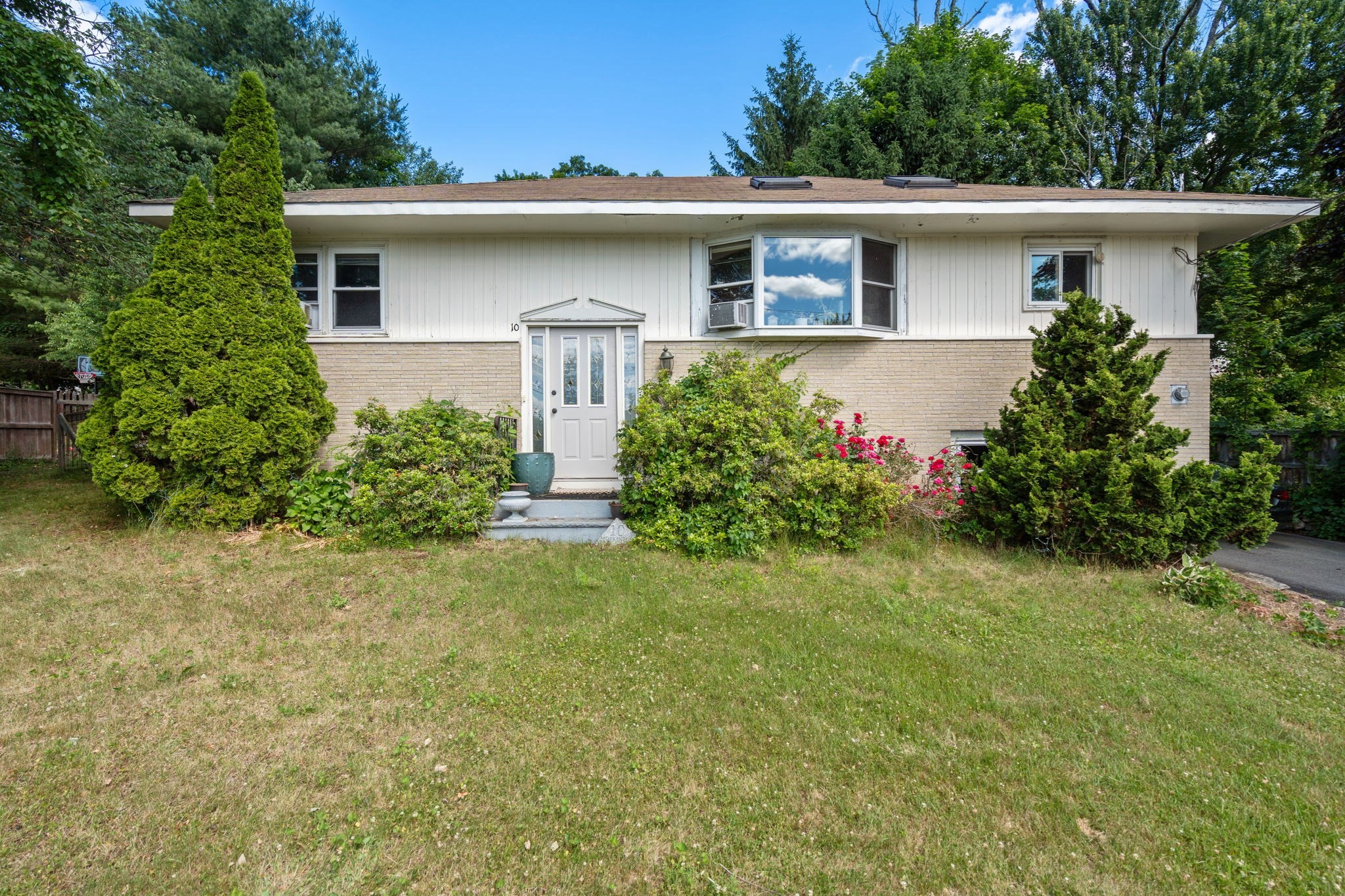10 Hopkinton Rd, Upton, MA 01568