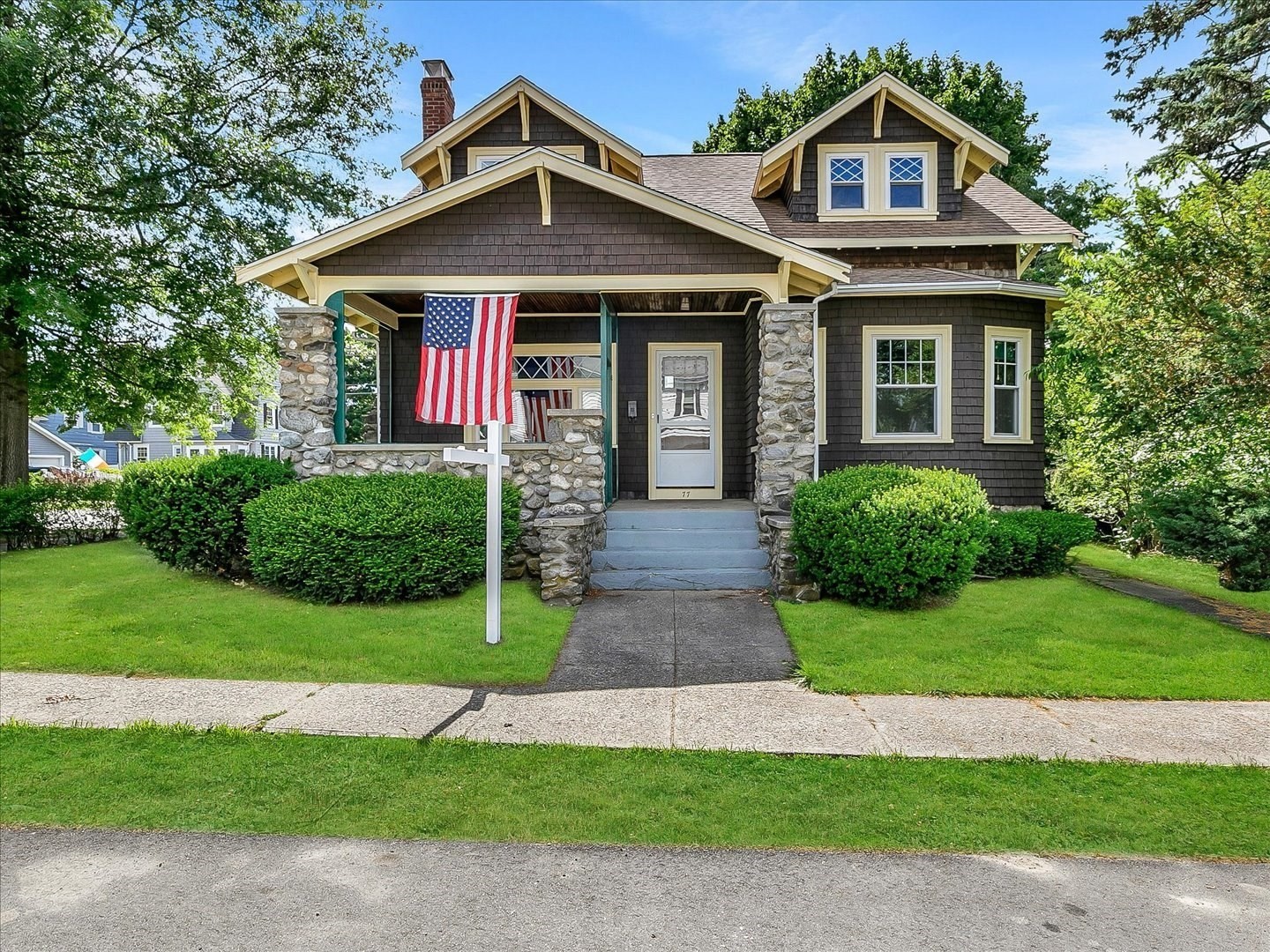 77 Lamoille Ave, Haverhill, MA 01835