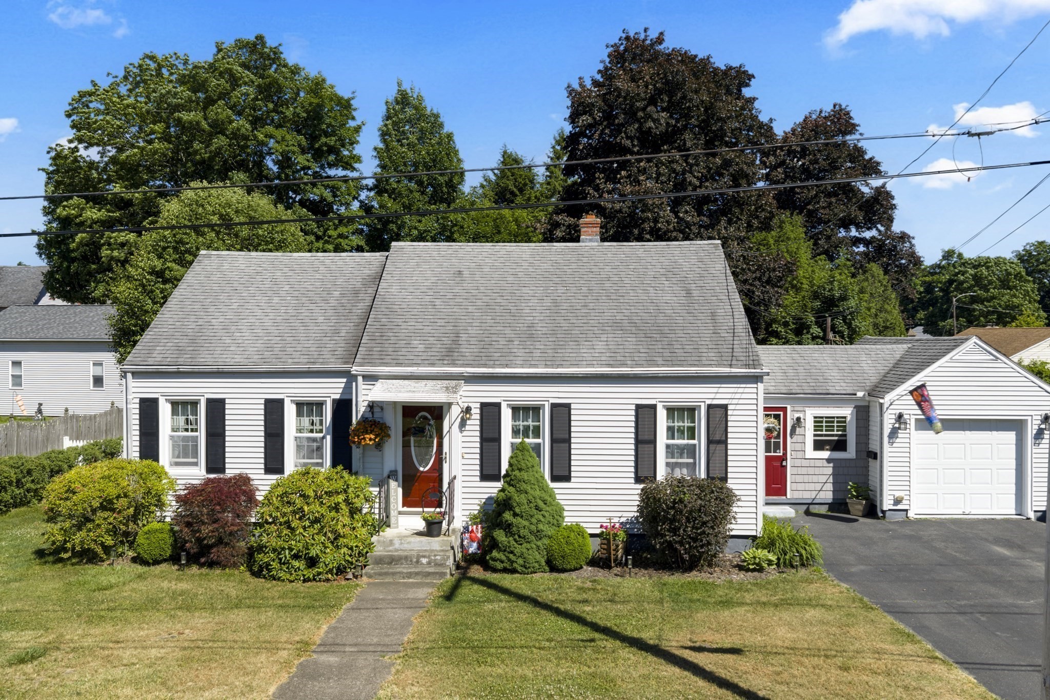 3 Salem St, Palmer, MA 01069