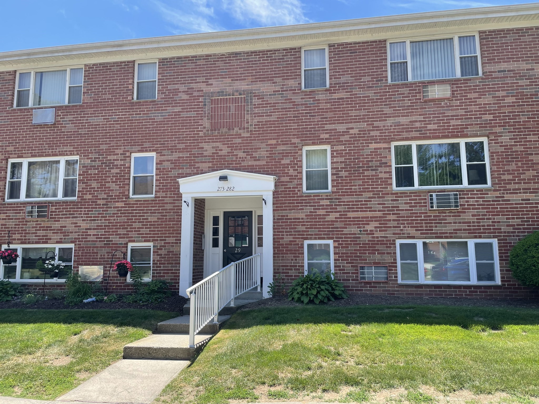 282 Regency Park Dr Unit 282, Agawam, MA 01001