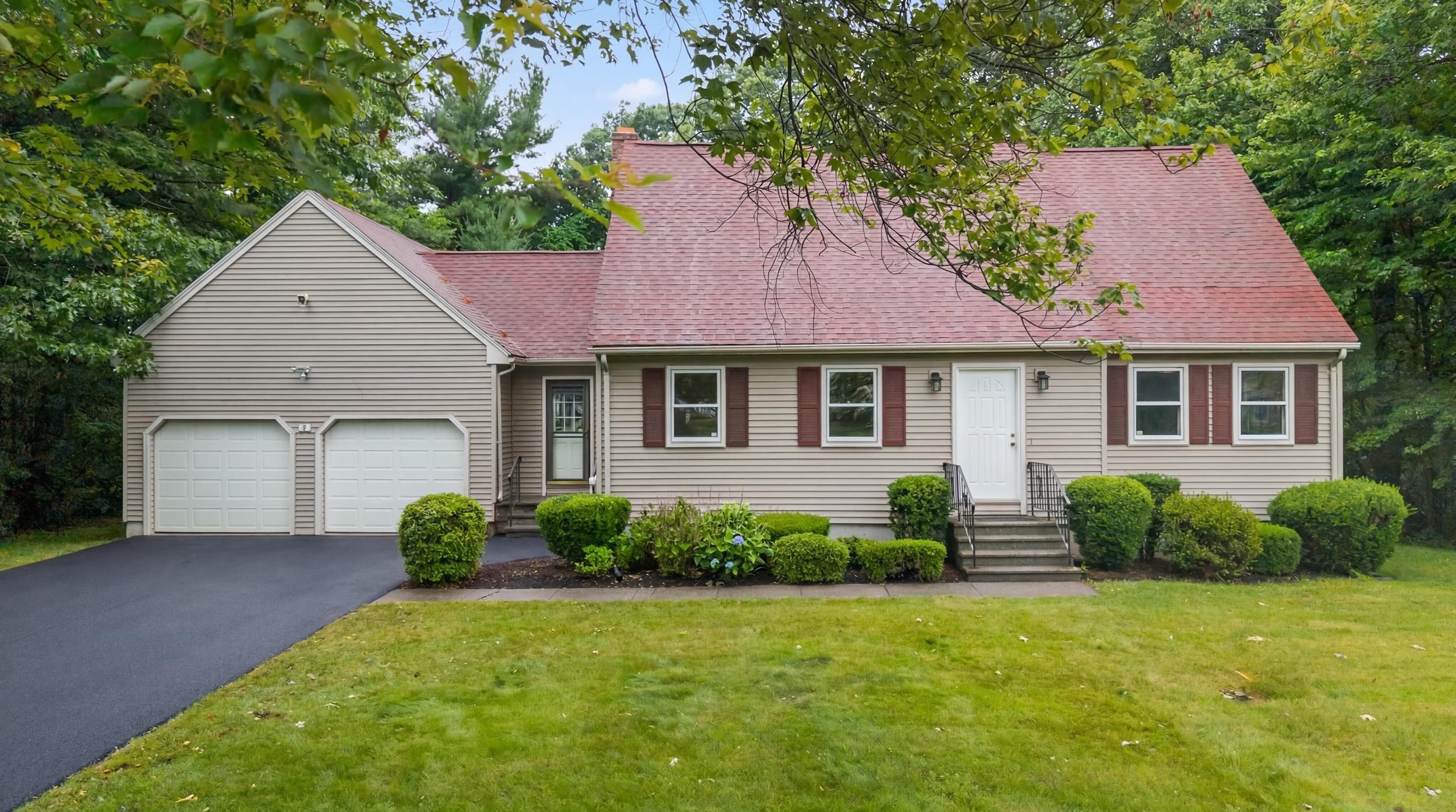 29 Rawson Hill Dr, Shrewsbury, MA 01545