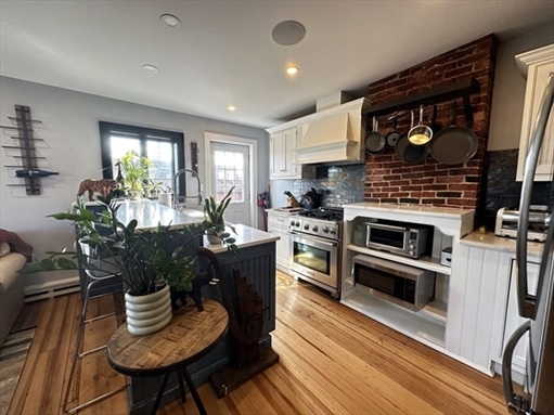 10 Pompeii Street, Apt 3