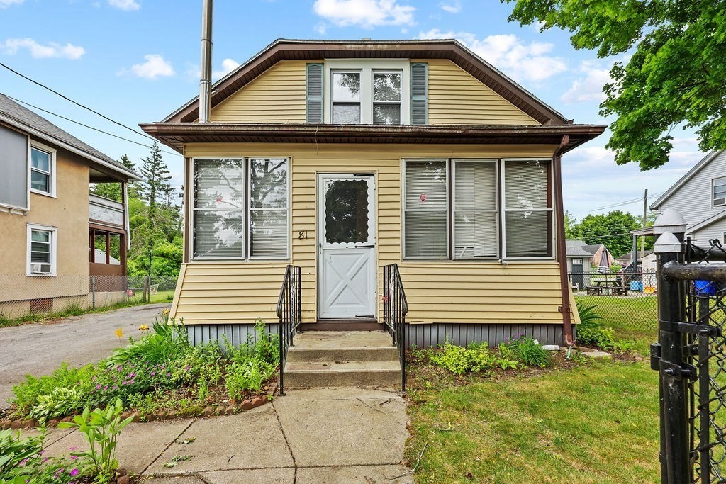 81 Healey St, Springfield, MA 01151