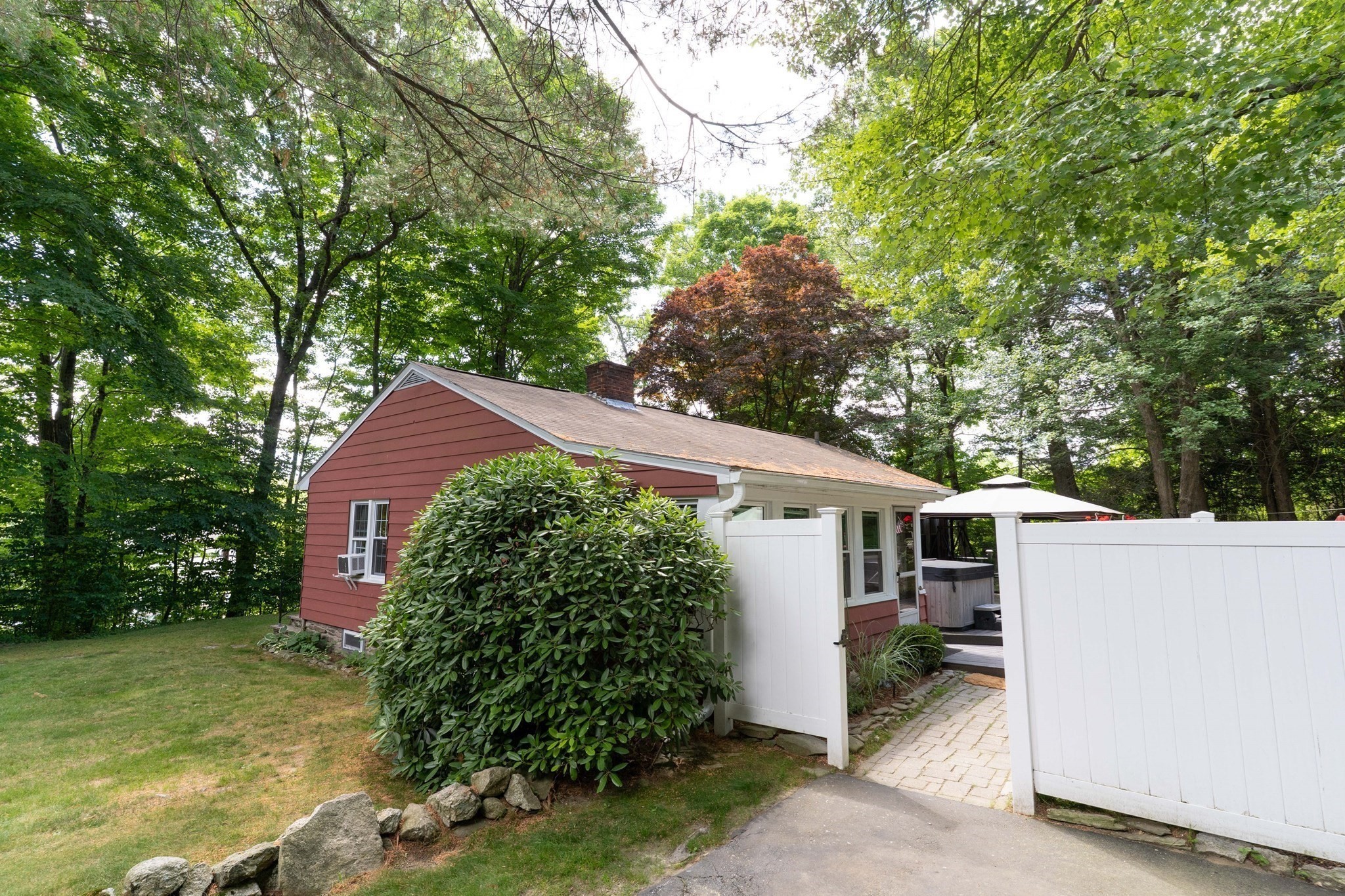 386 Pleasant St, Leicester, MA 01524 - Image 16