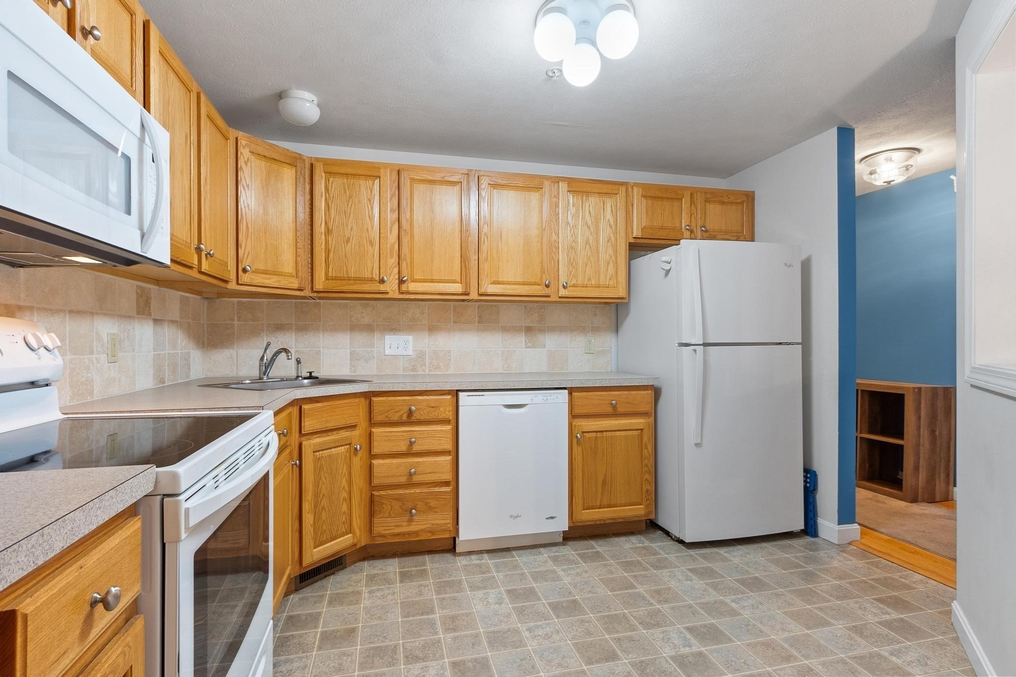 31 Bridle Cross Rd Unit 31, Fitchburg, MA 01420 - Image 2