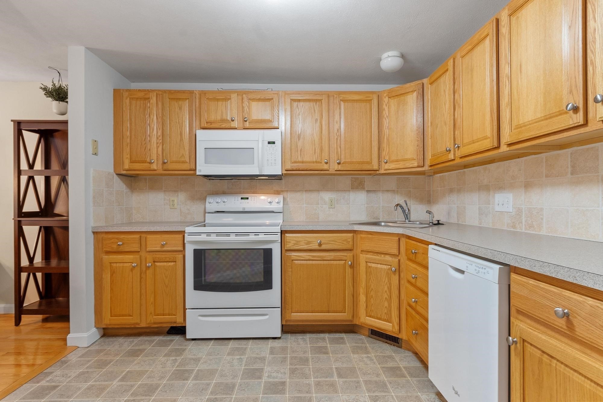 31 Bridle Cross Rd Unit 31, Fitchburg, MA 01420 - Image 3