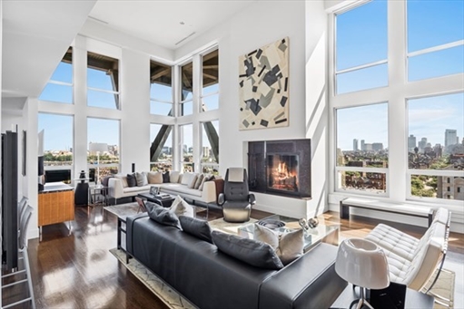 360 Newbury Street, Apt 810