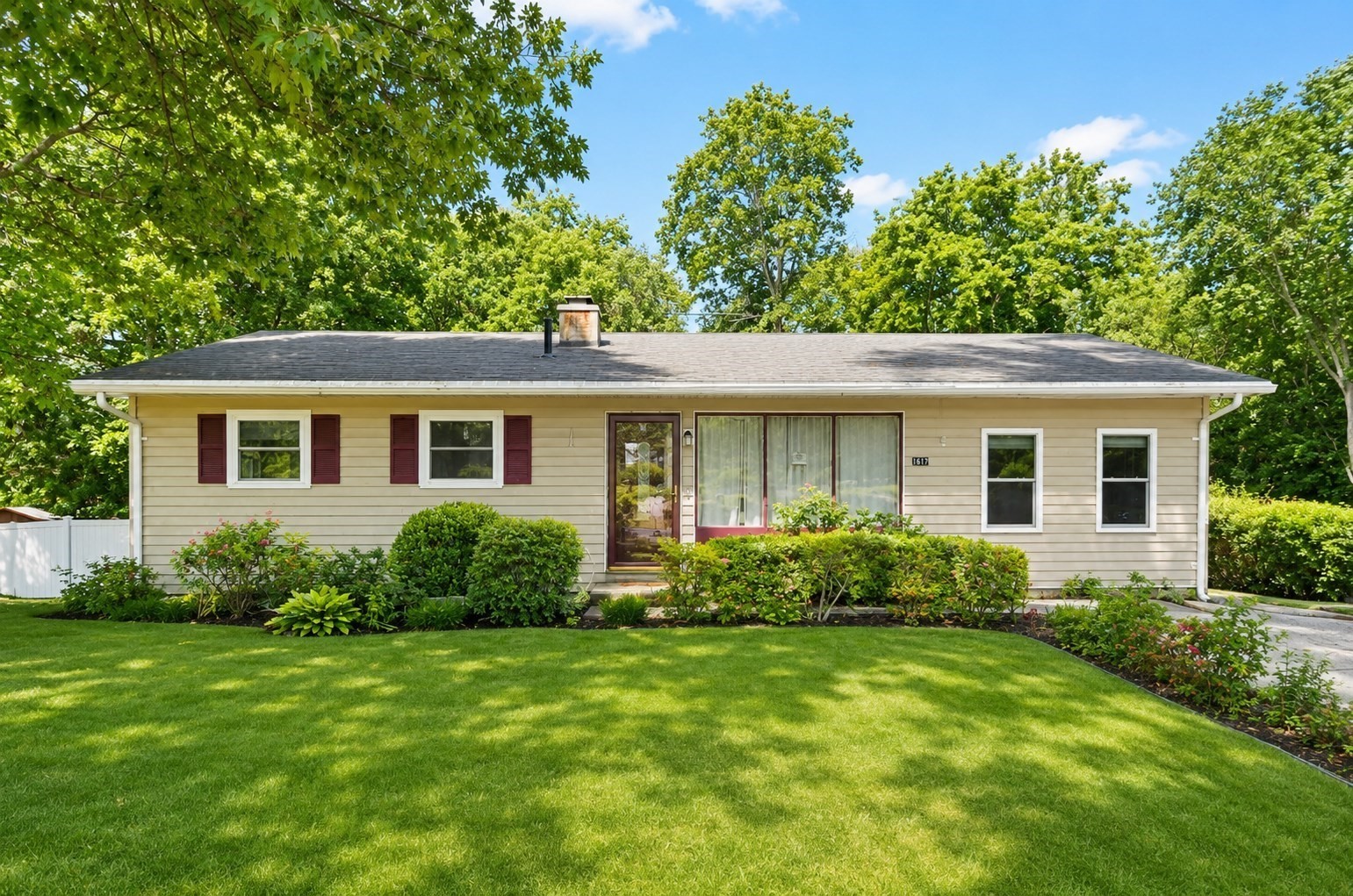 1617 Providence Rd, Northbridge, MA 01534